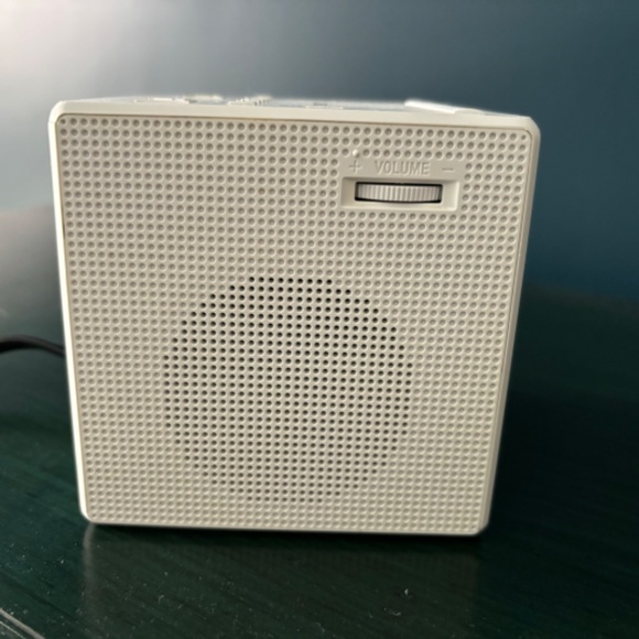 SONY Digital Dual Alarm Clock FM / AM Radio - Model ICF-C1T - White - Picture 8 of 10